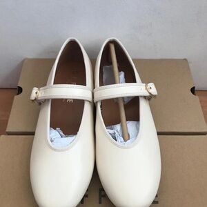 Chic Cream Loafers for Women